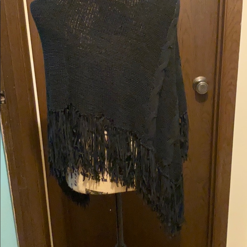 Black Poncho - Picture 3 of 7